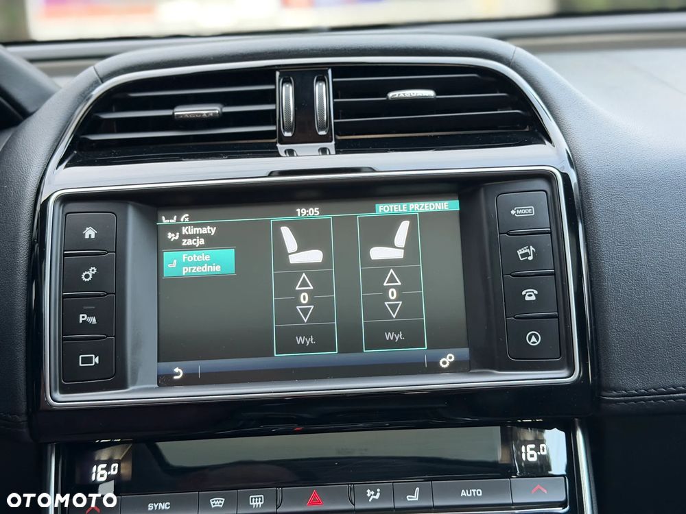 Jaguar XE 2.0 D Portfolio - 36