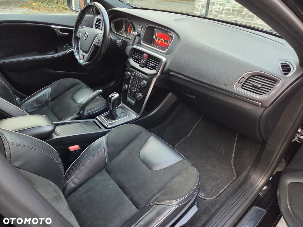 Volvo V40 D3 Drive-E R-Design Momentum - 19