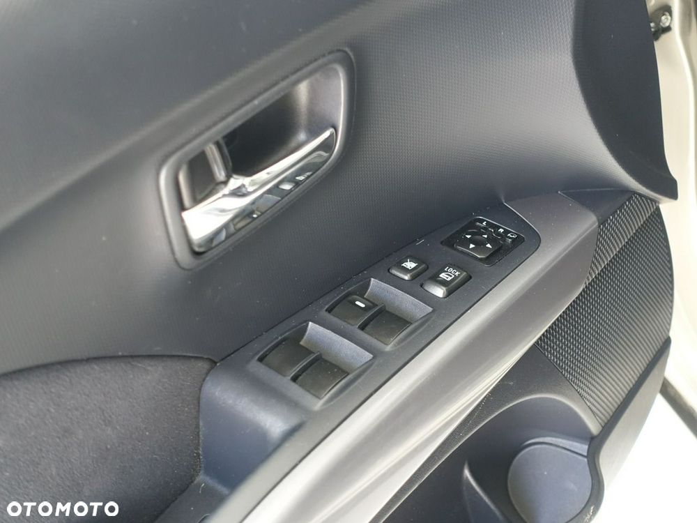 Mitsubishi Outlander 2.4 4WD Inform - 15