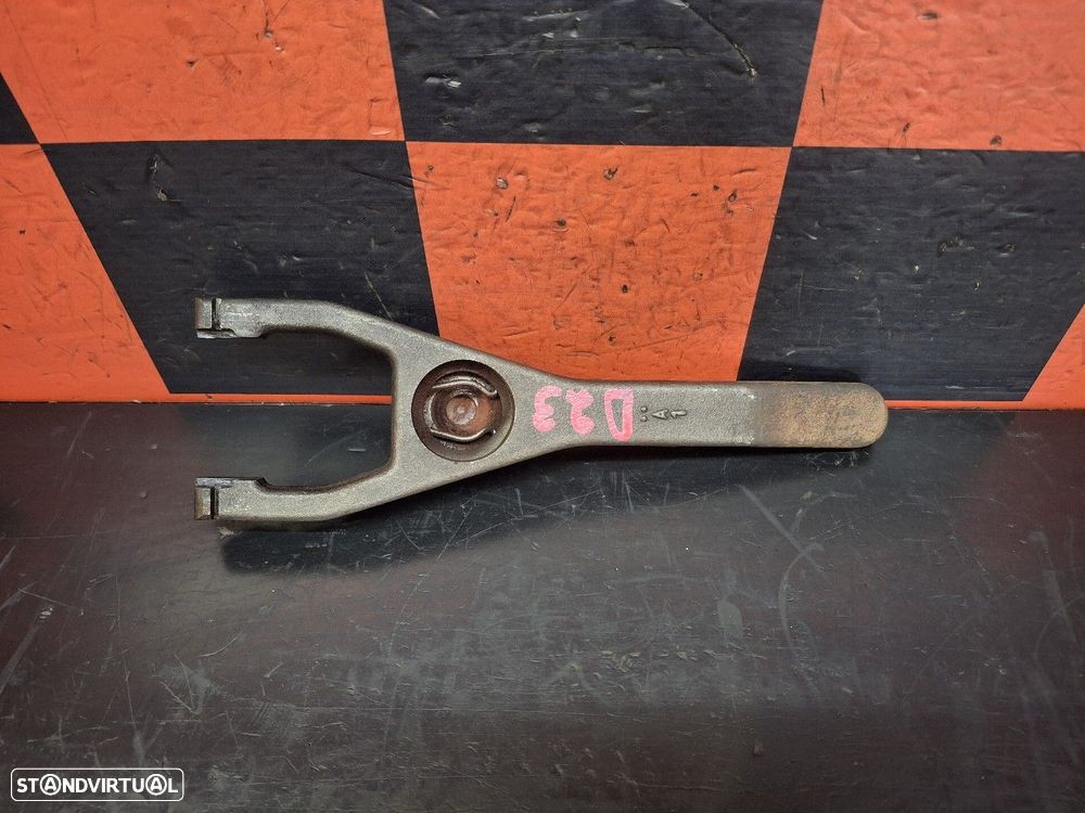 Garfo Embraiagem Nissan Navara Pick-Up (D23) - 2