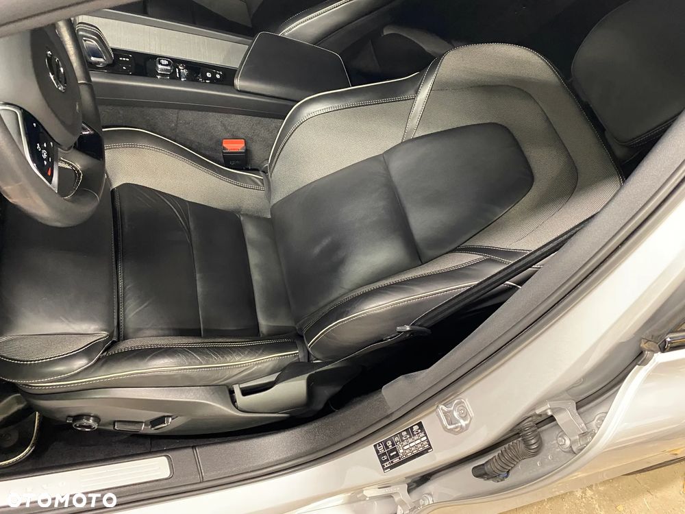 Volvo V60 B3 B R-Design - 15