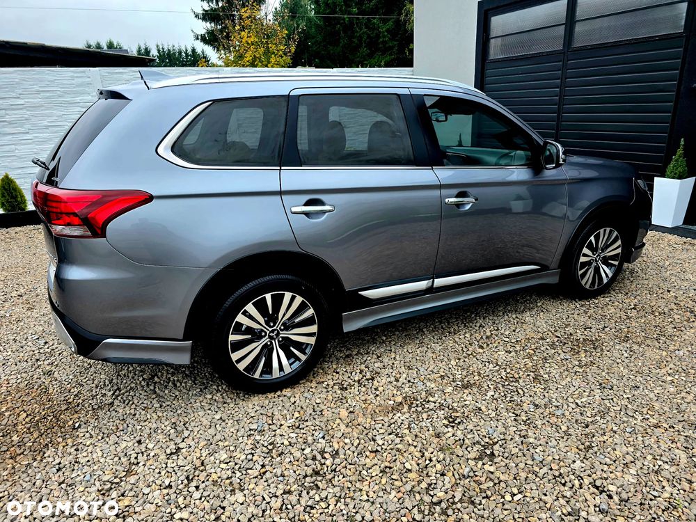 Mitsubishi Outlander 2.0 Instyle + 4WD CVT - 40
