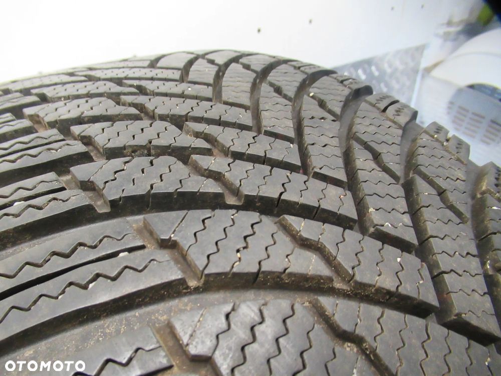 1x Firestone Winterhawk 4 235/55/17 103V nr.711 23rok 8,2mm - 3