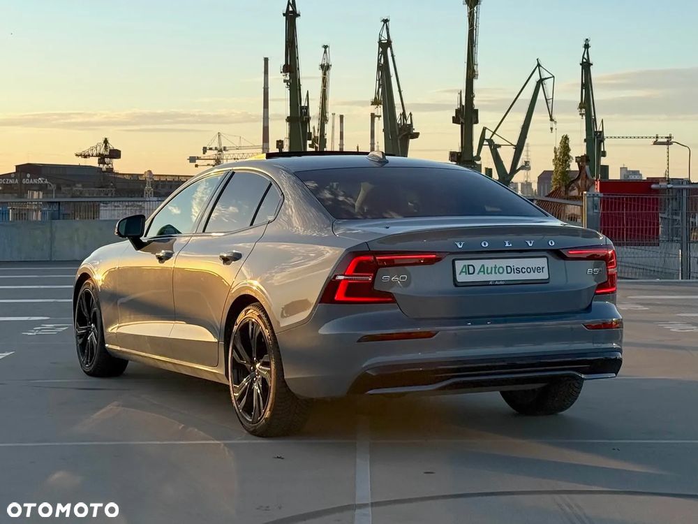 Volvo S60 B5 B AWD Plus Dark - 3