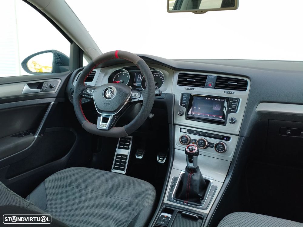 VW Golf 1.6 TDi R-Line - 22