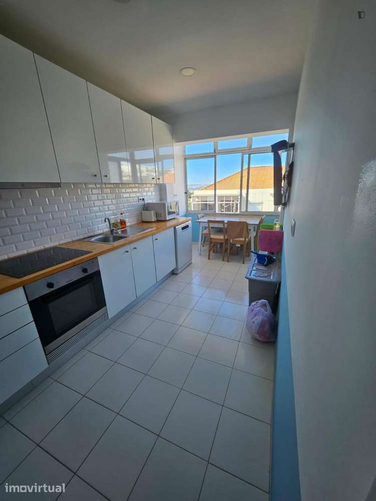 Quarto - localizado em Caparica Lisbon - Grande imagem: 4/7