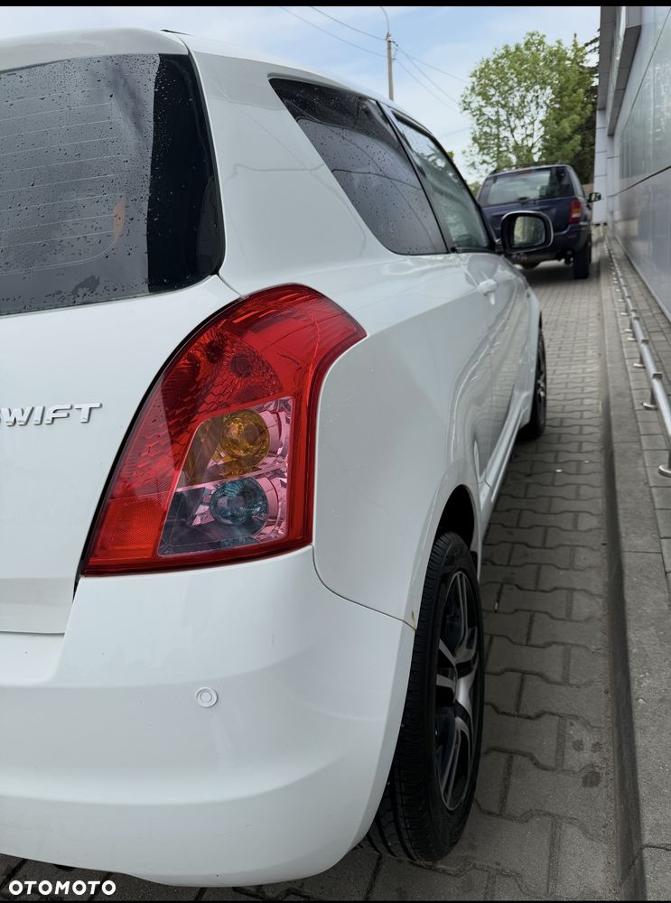 Suzuki Swift 1.3 Club - 3
