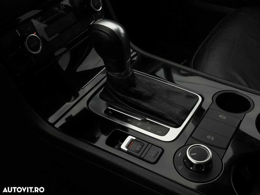 Volkswagen Touareg - 13