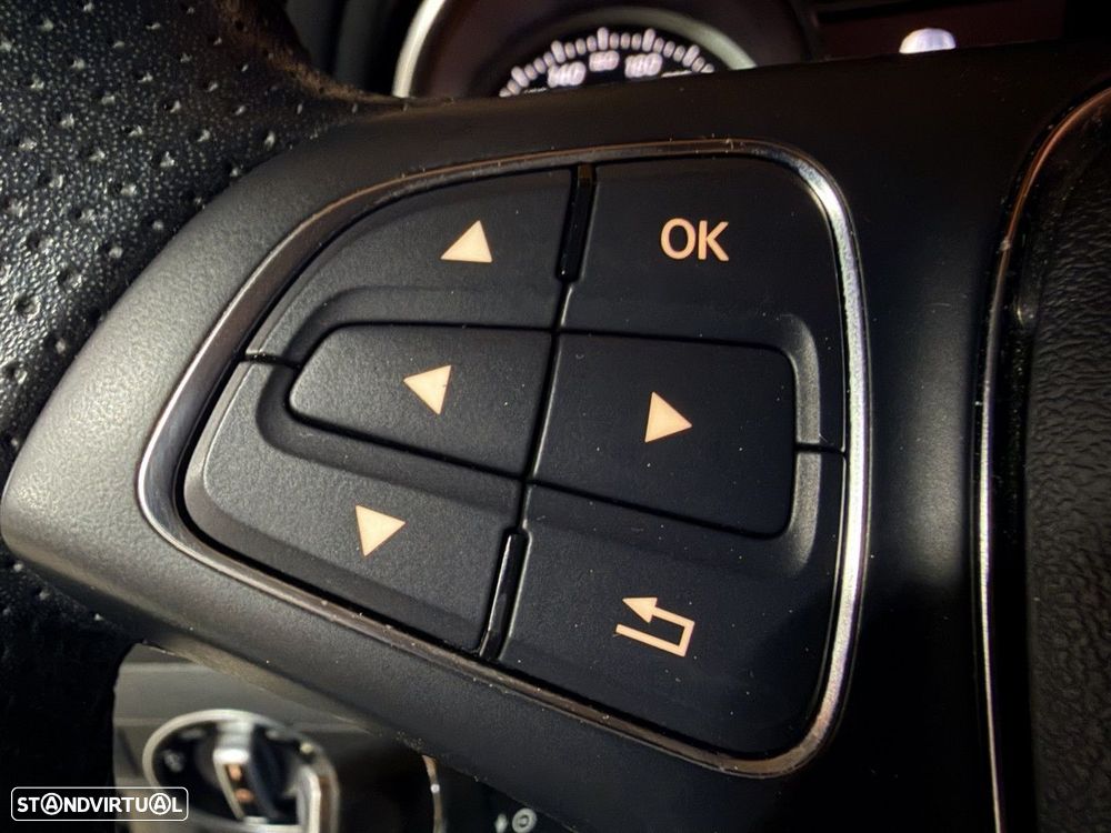 Mercedes-Benz GLA 180 Urban - 19