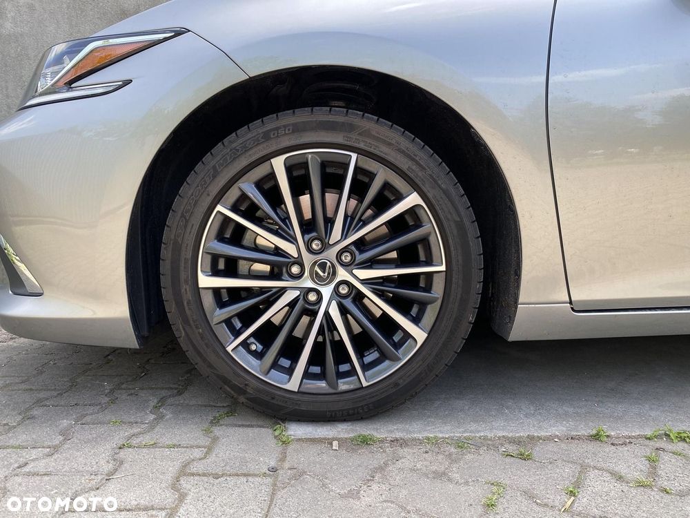 Lexus ES 300h Business Edition - 20