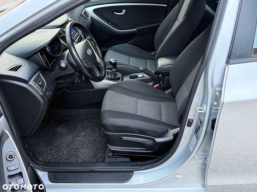 Hyundai i30 1.6 Comfort - 23