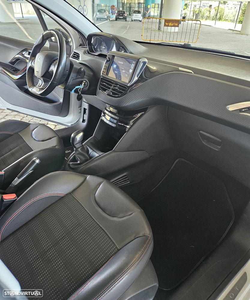 Peugeot 208 1.2 PureTech GT Line - 16