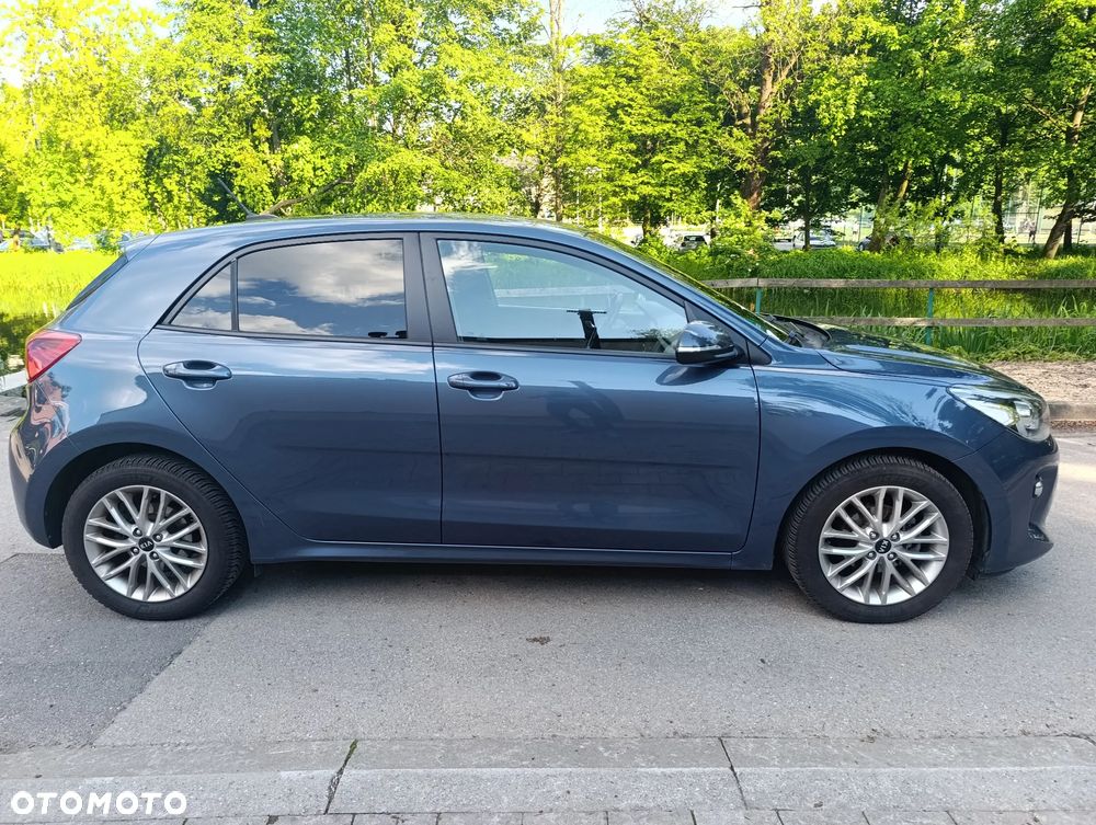 Kia Rio 1.2 L - 5