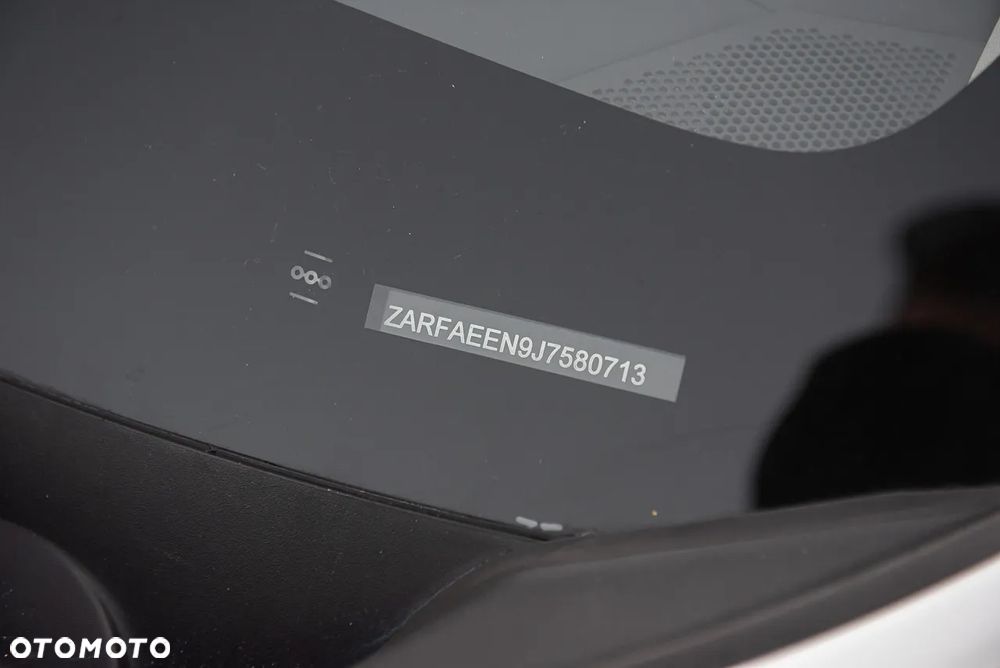 Alfa Romeo Giulia 2.0 Turbo 16V AT8-Q4 Veloce - 35