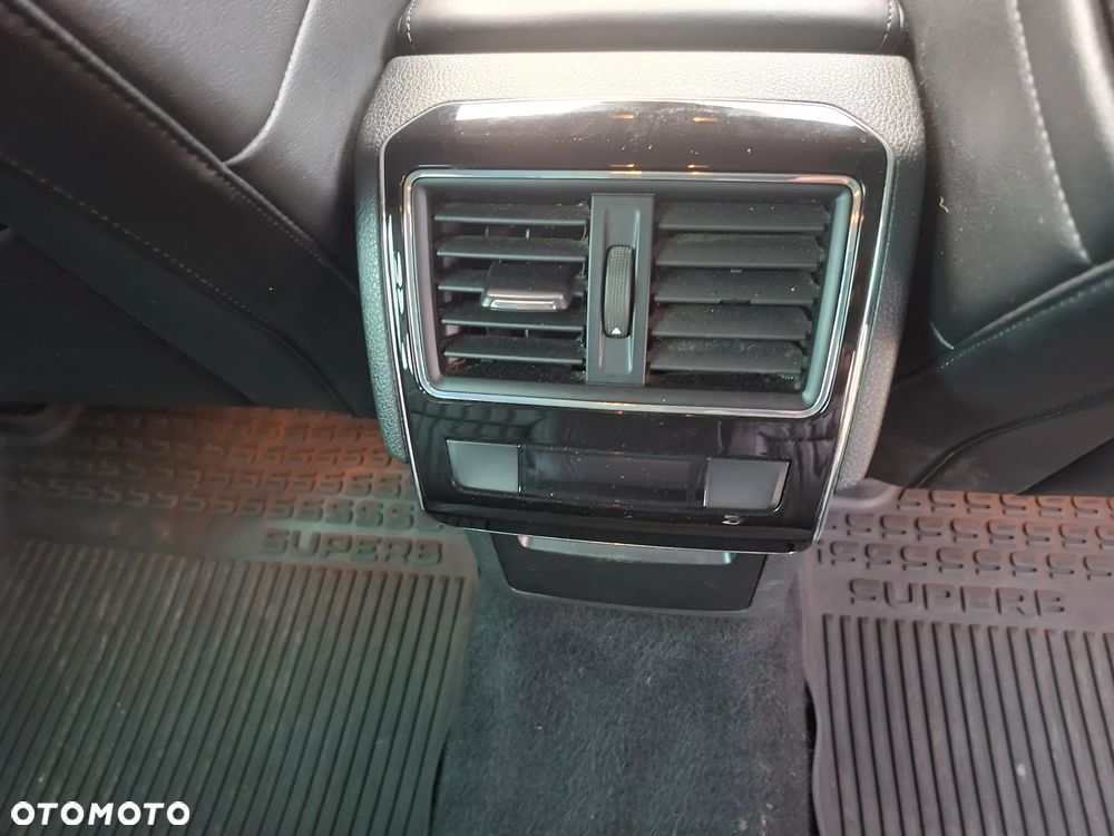 Skoda Superb 2.0 TDI DSG Premium Edition - 26
