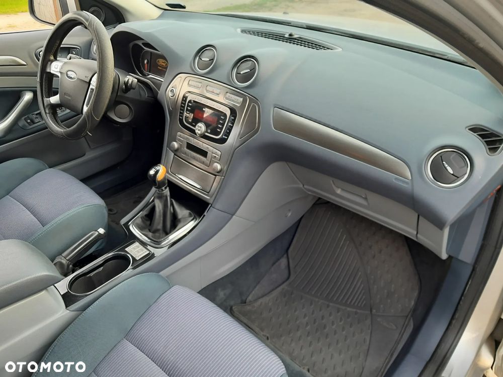 Ford Mondeo 2.0 Ghia - 22