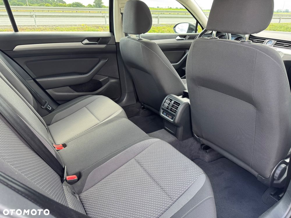Volkswagen Passat - 21