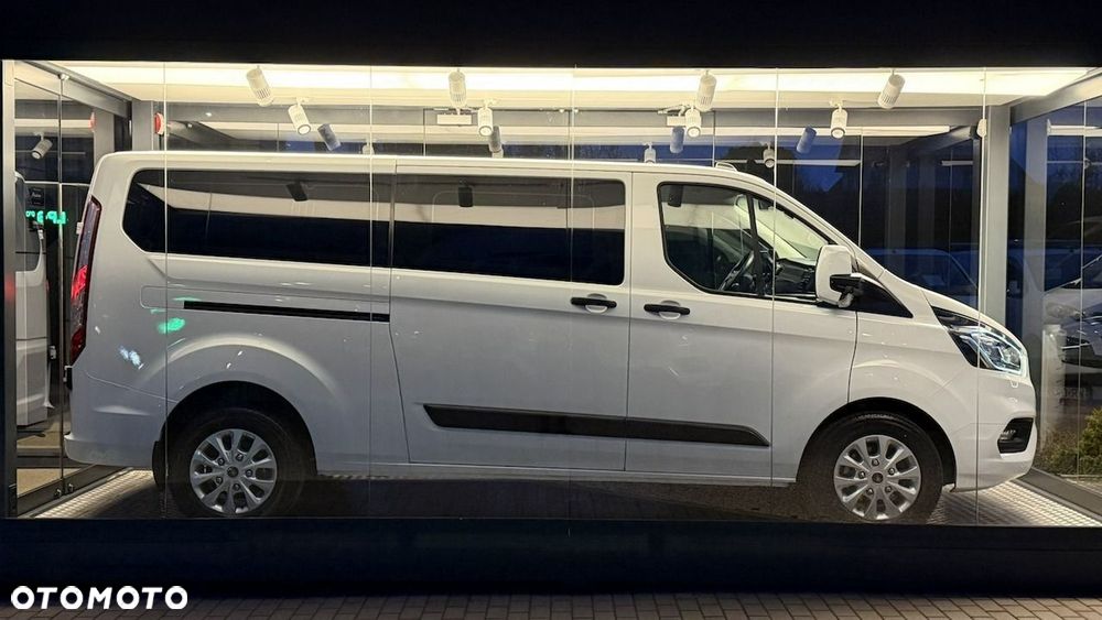 Ford Tourneo Custom - 2