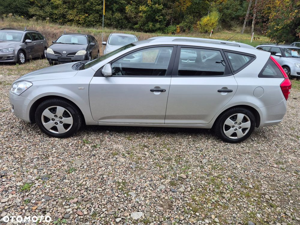 Kia Ceed - 8