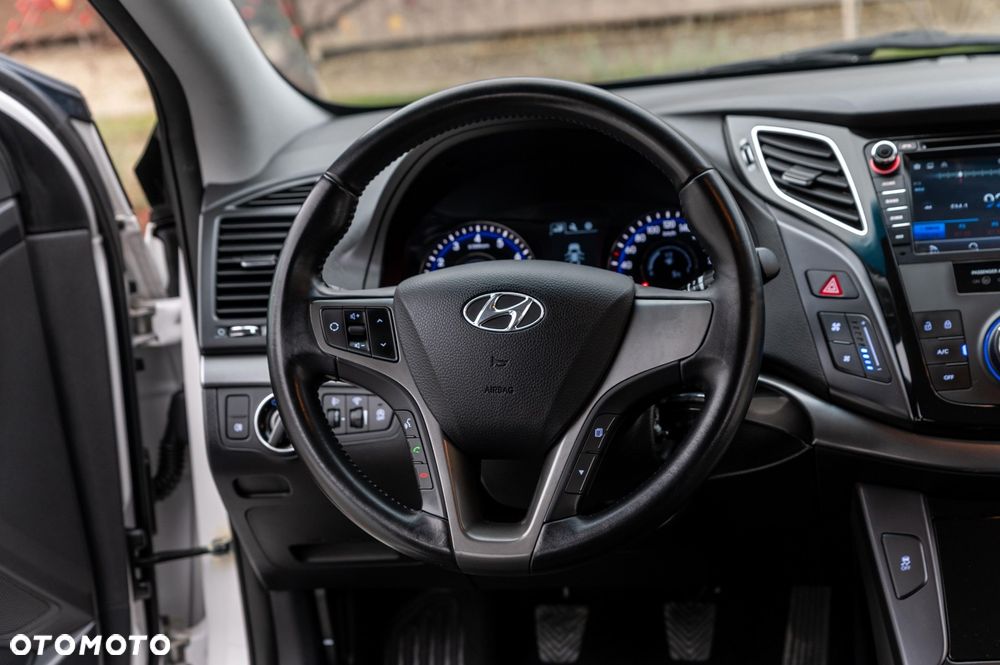 Hyundai i40 Kombi blue 1.6 Trend - 24