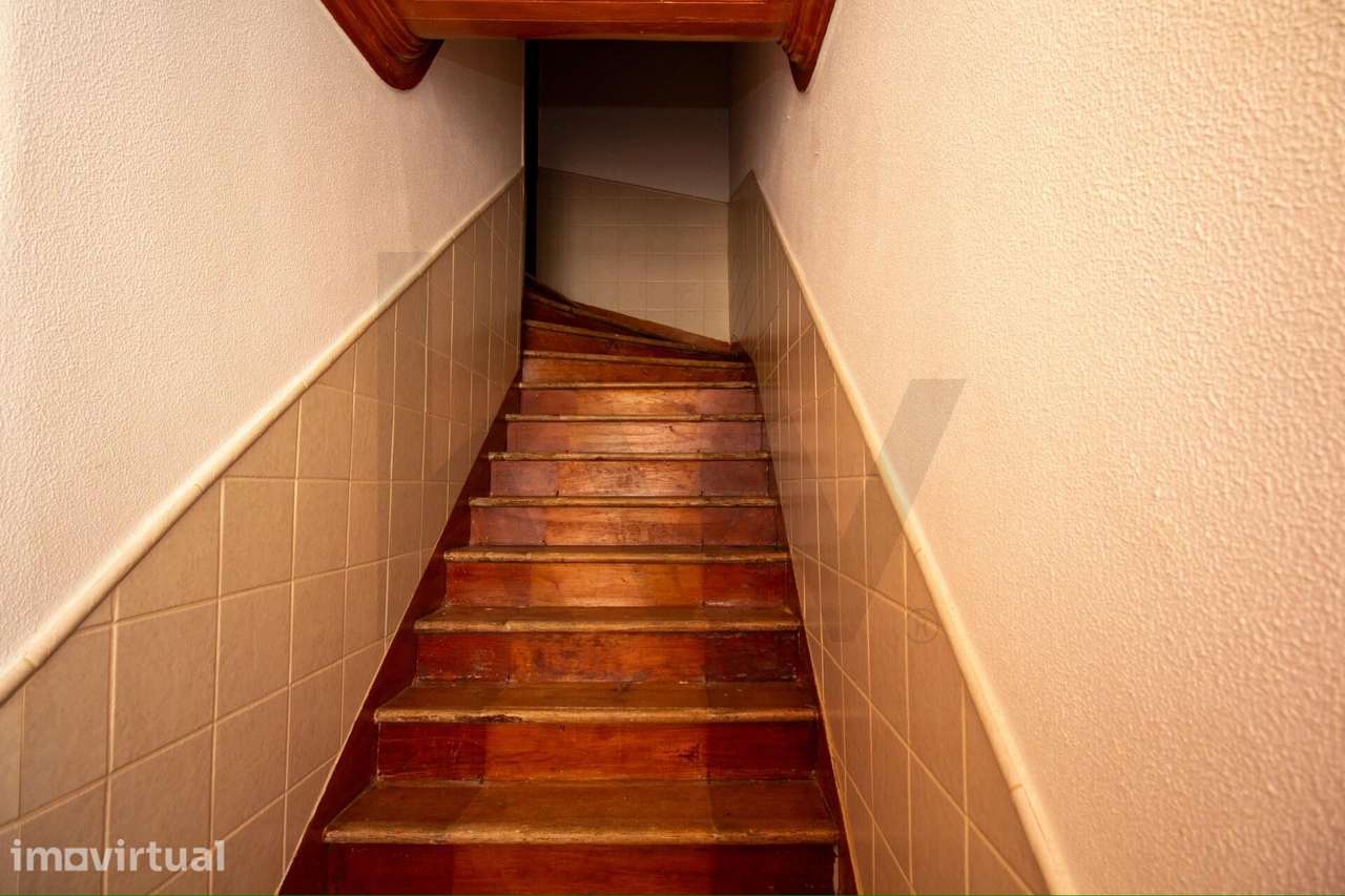 Oportunidade Única T4 em Tomar: Casa Grande + Negócio Próprio numa Loc - Grande imagem: 5/19