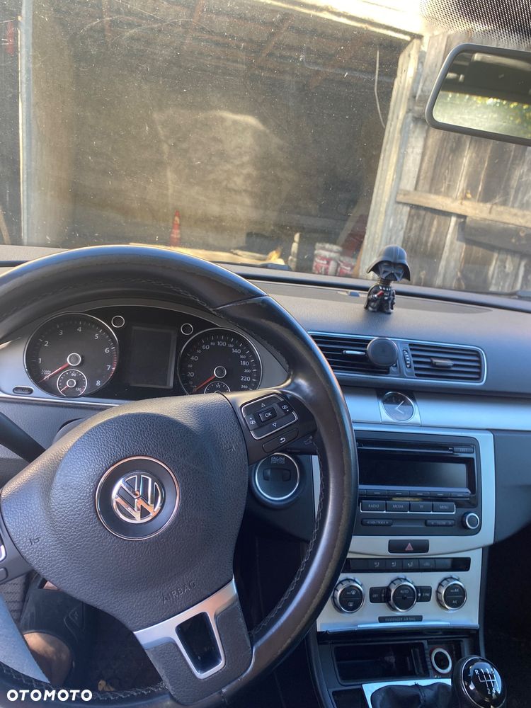 Volkswagen Passat - 8