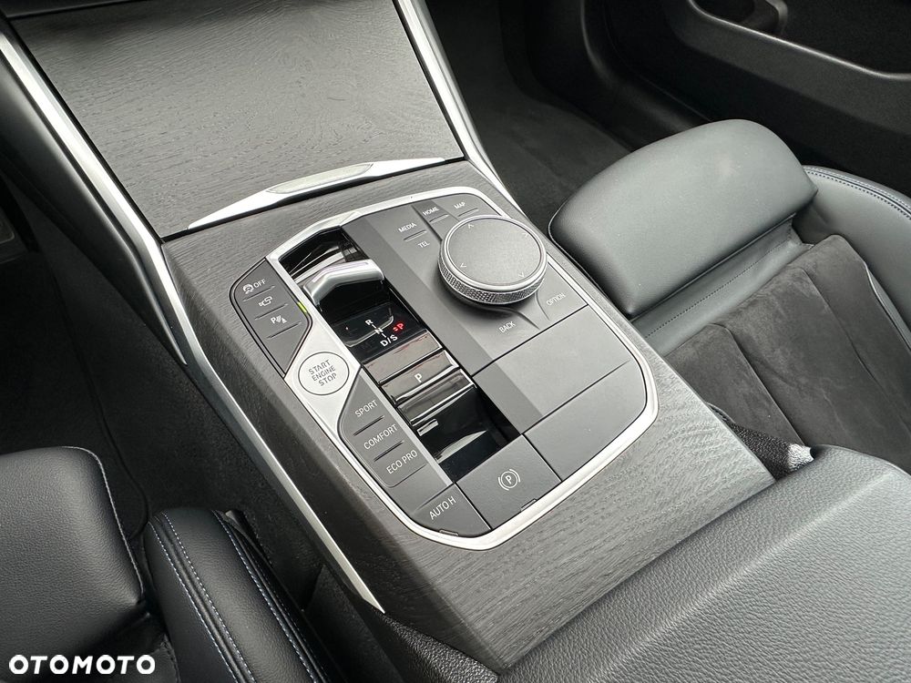 BMW Seria 3 320d xDrive M Sport - 31