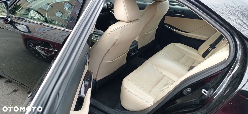 Lexus IS 300h Prestige EU6 - 9