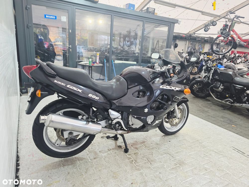 Suzuki GSX - 6