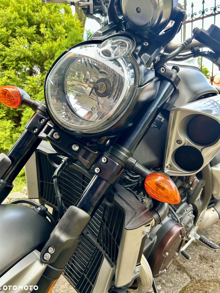 Yamaha V-MAX - 5