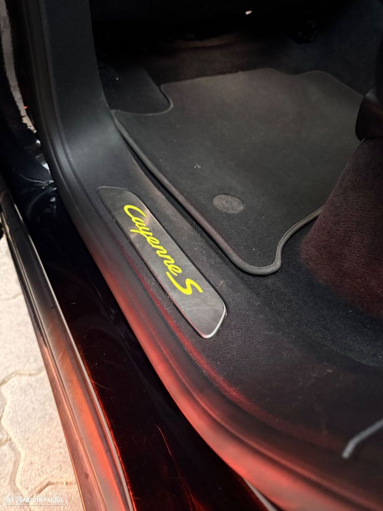 Porsche Cayenne - 2