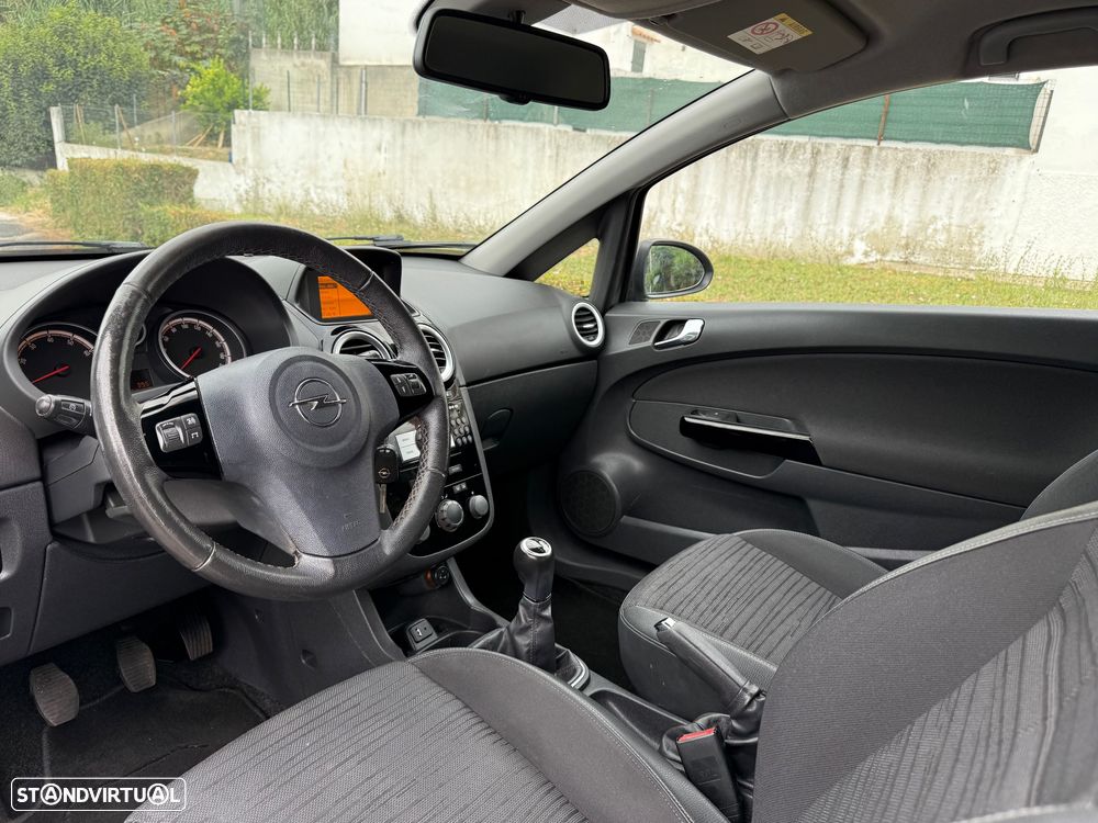 Opel Corsa 1.4 16V Cosmo - 8