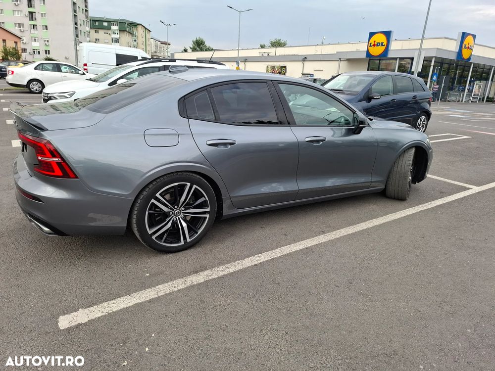 Volvo S60 T5 R-Design - 4
