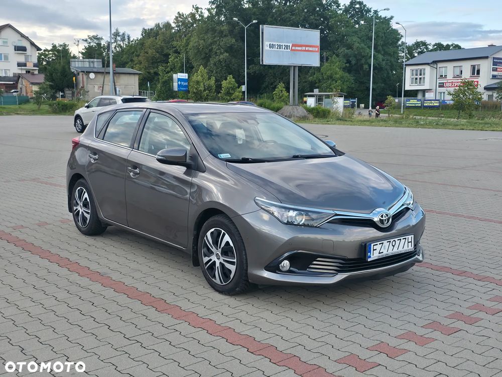 Toyota Auris 1.6 Premium - 18