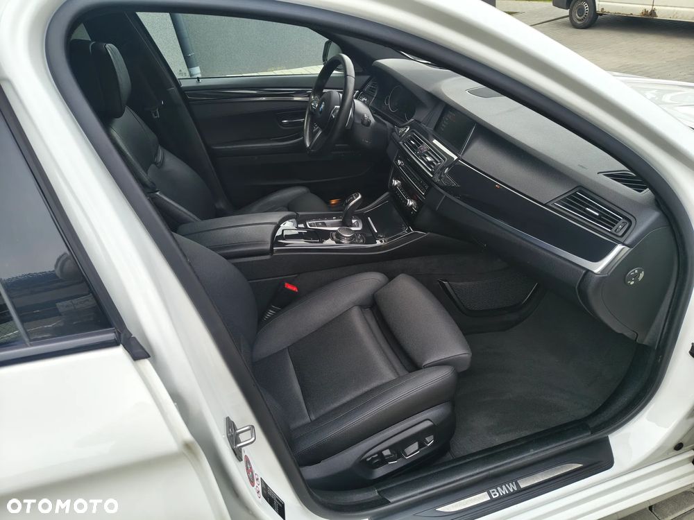 BMW Seria 5 525d xDrive Sport-Aut Luxury Line - 37
