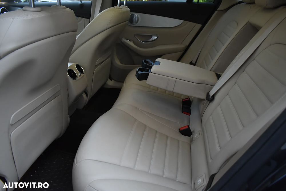 Mercedes-Benz GLC 300 e 4MATIC - 12