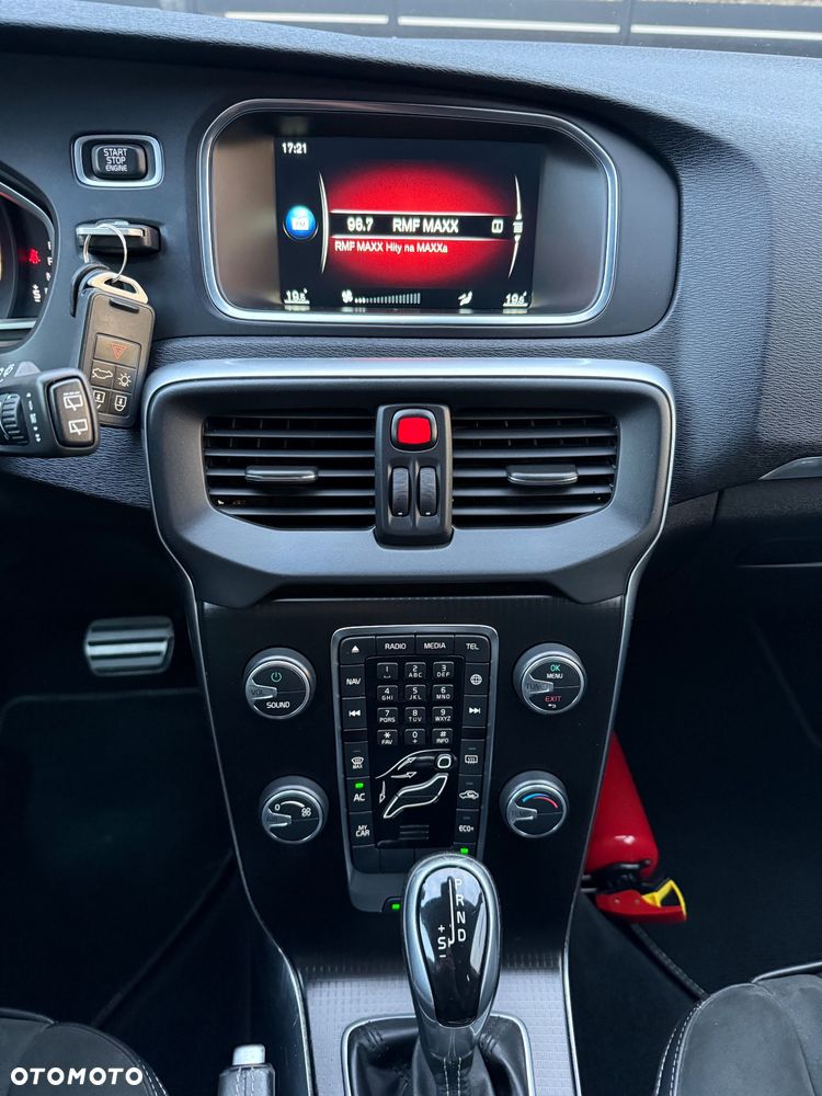 Volvo V40 D3 Geartronic RDesign - 21