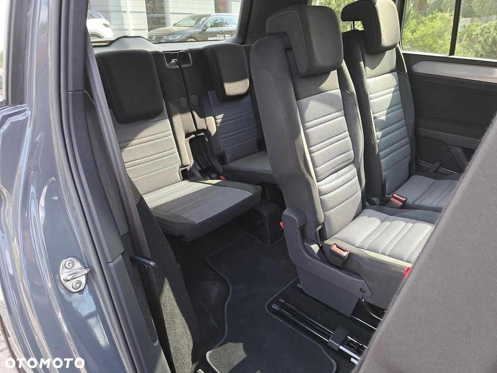 Volkswagen Touran - 23
