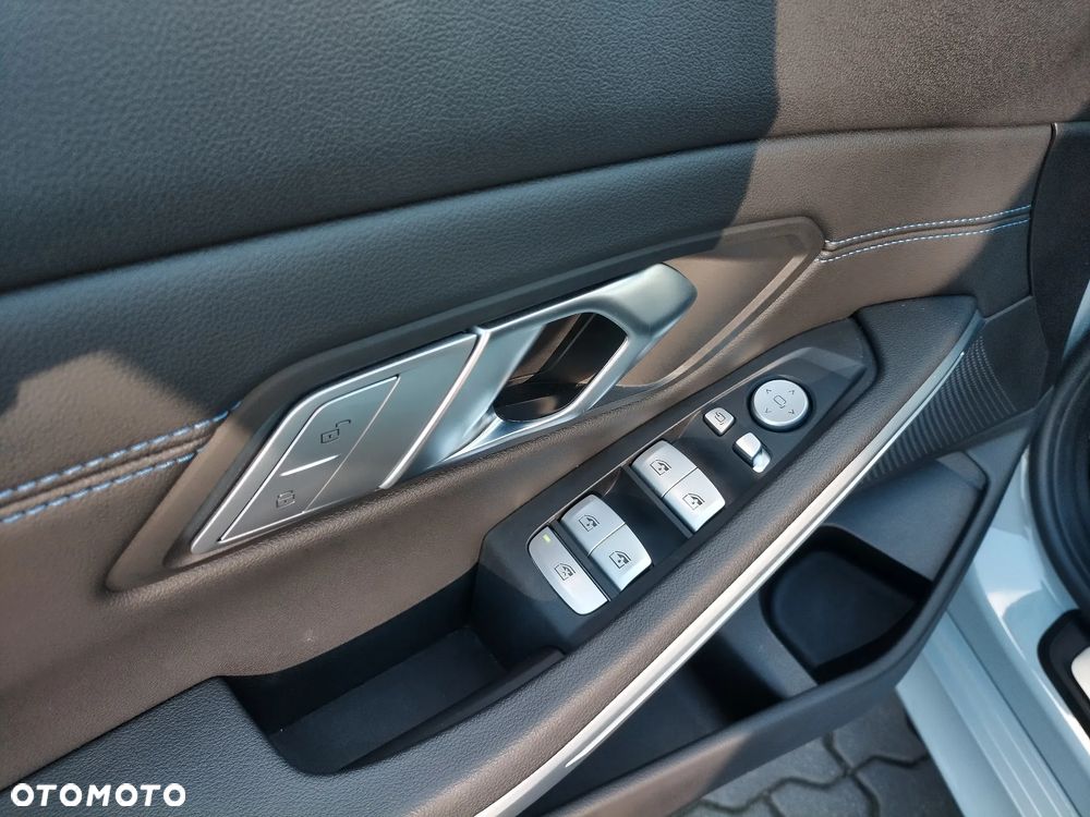 BMW Seria 3 318i M Sport - 17