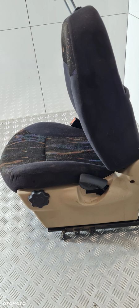 Nissan Terrano II Fotel Lewy Przód - 9