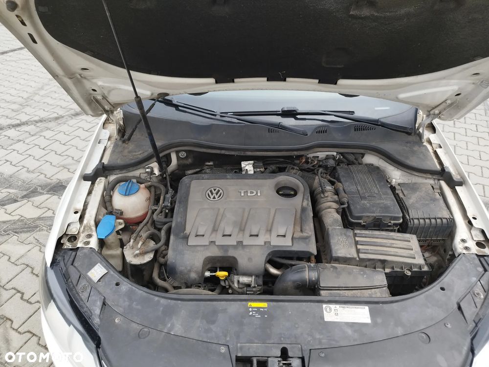 Volkswagen Passat - 12