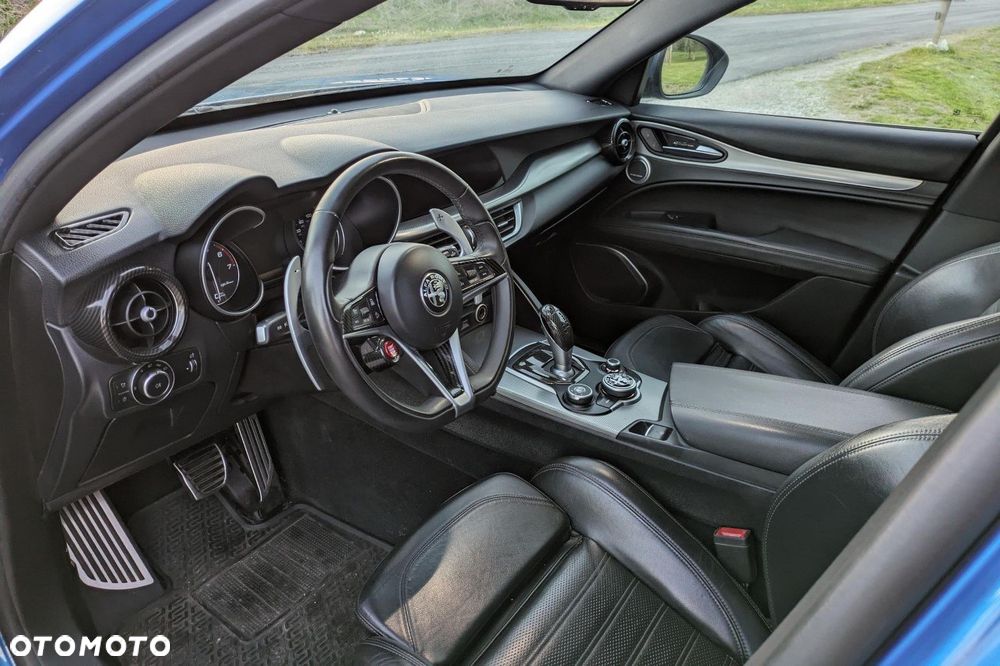 Alfa Romeo Stelvio - 11