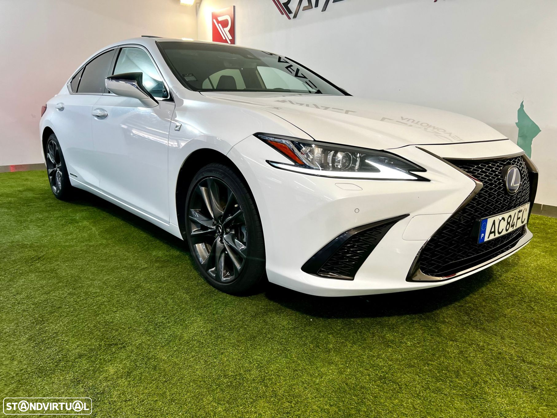 Lexus es-300h F Sport+ - 28