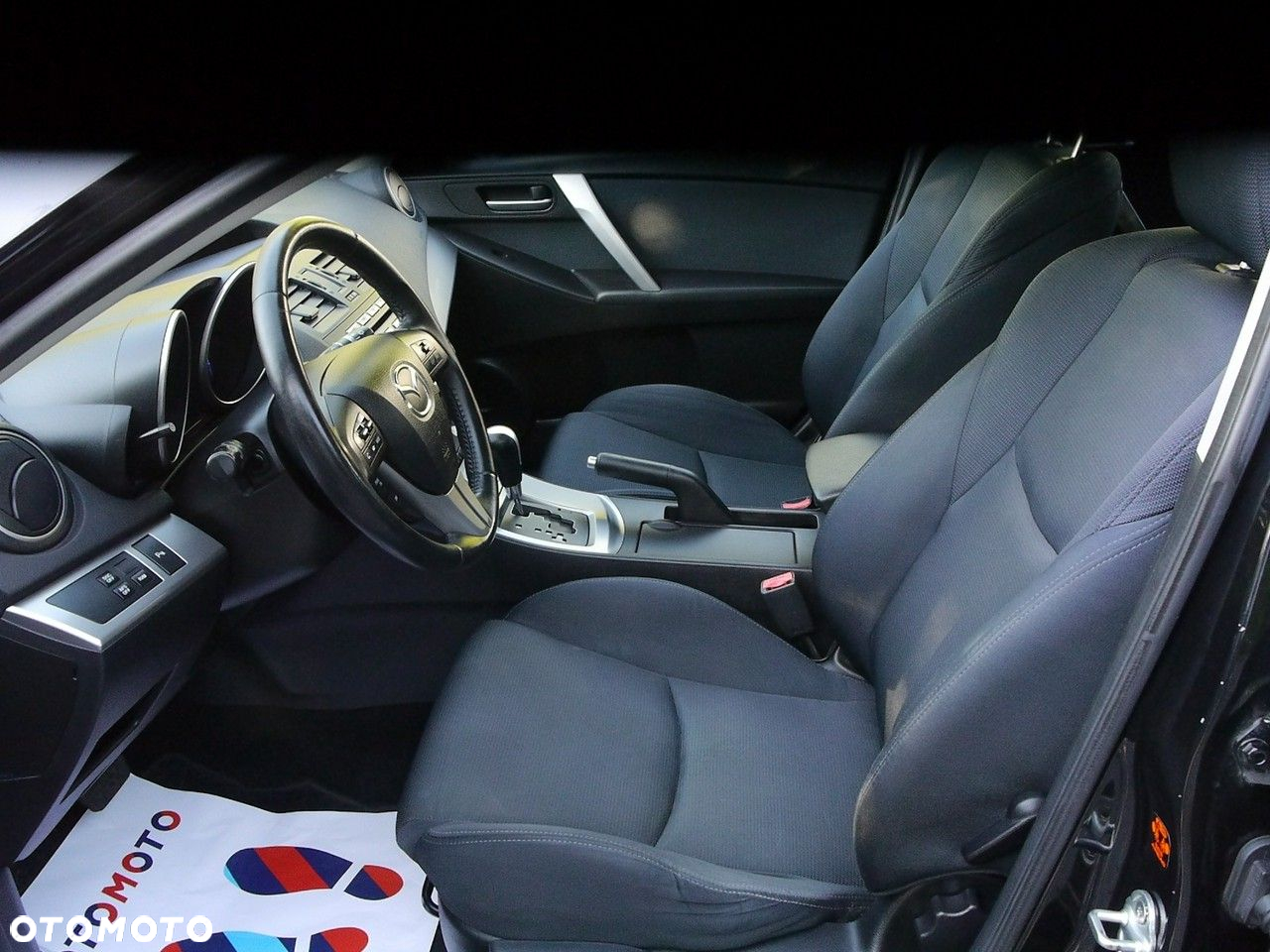 Mazda 3 2.0 Exclusive + - 27