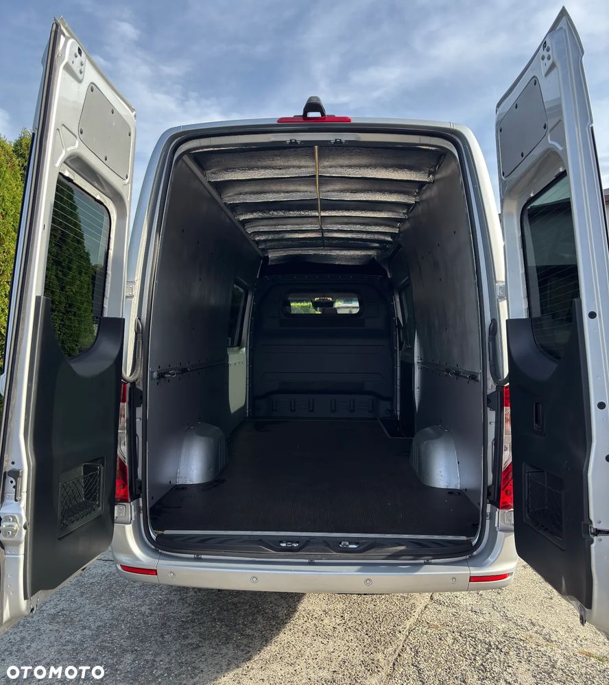 Mercedes-Benz Sprinter - 10