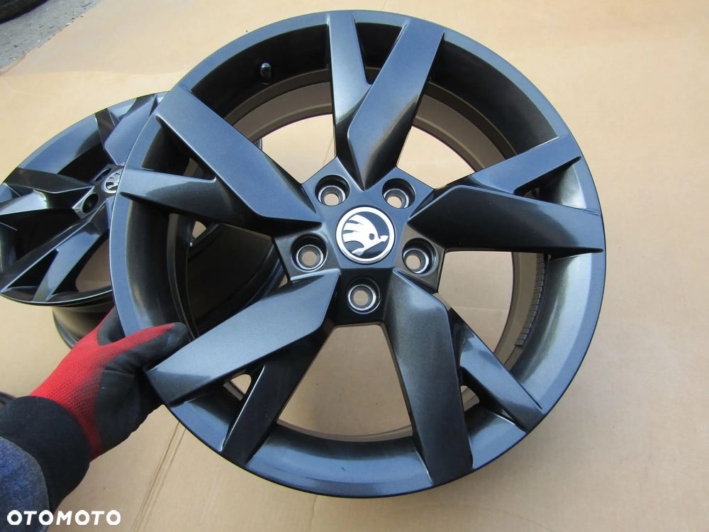 4x Felgi Aluminiowe 17 Skoda Kodiaq Karoq Octavia II III IV Superb Yeti 6,5 j 5x112 ET46 / 5E3601025 STAN IDEALNY - 21