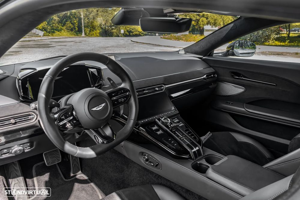 Aston Martin Vantage Coupe - 17