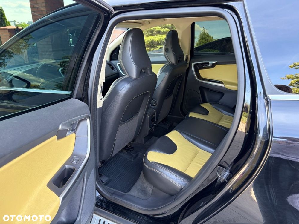 Volvo XC 60 D5 AWD Momentum - 17