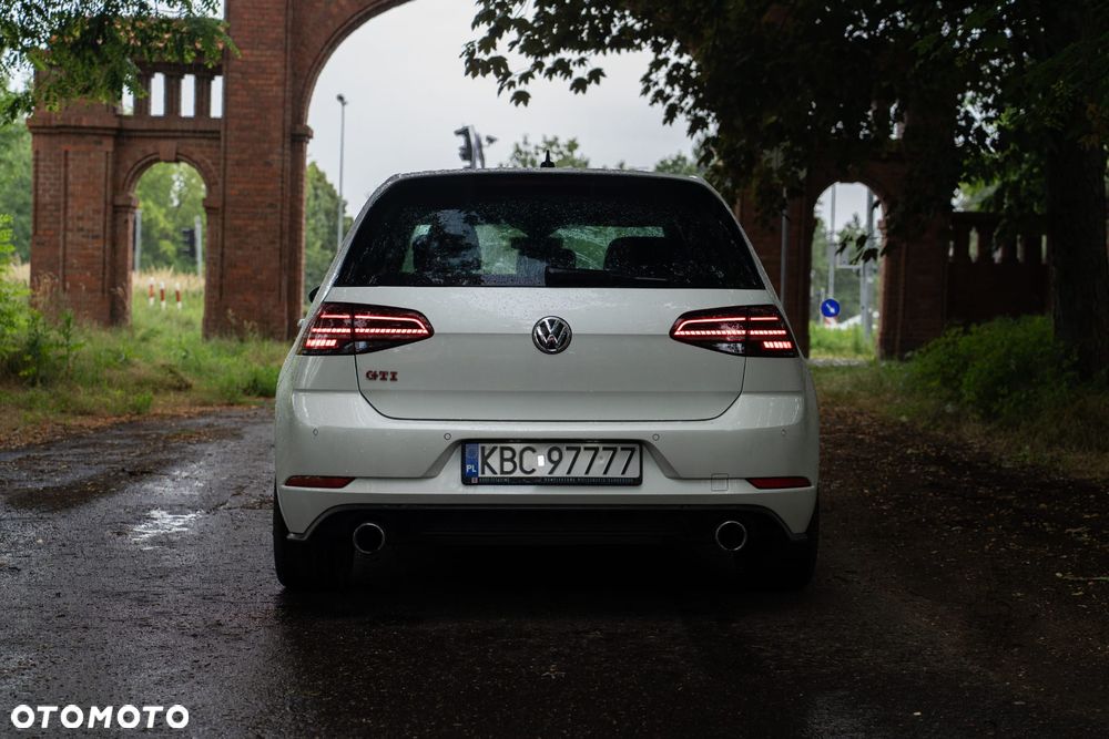 Volkswagen Golf - 16