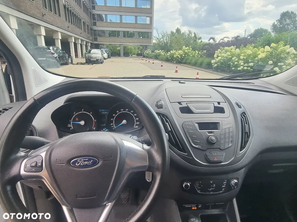 Ford Transit Courier - 10